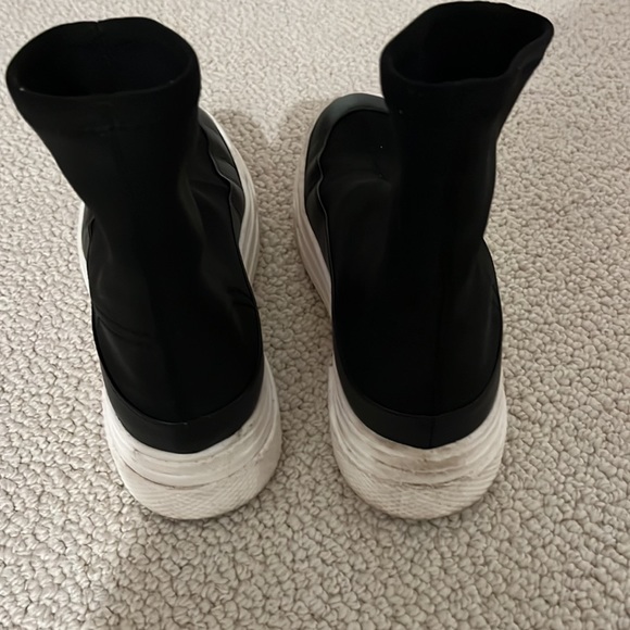 KHAITE ludlow high-top sneakers in black - Picture 5 of 5